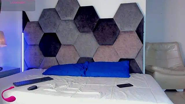 Latrellx7 online show from March 7, 3:58 am