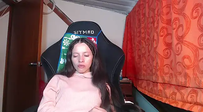 Snapshot of sweetdam12 chatting on December 28, 8:25 pm sweetdam12 online show from December 28, 8:25 pm