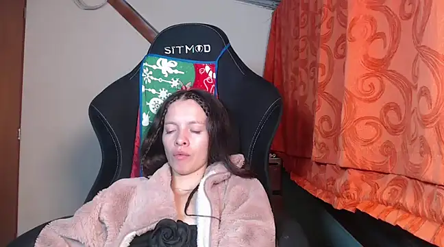 Snapshot of sweetdam12 chatting on December 28, 11:26 pm sweetdam12 online show from December 28, 11:26 pm
