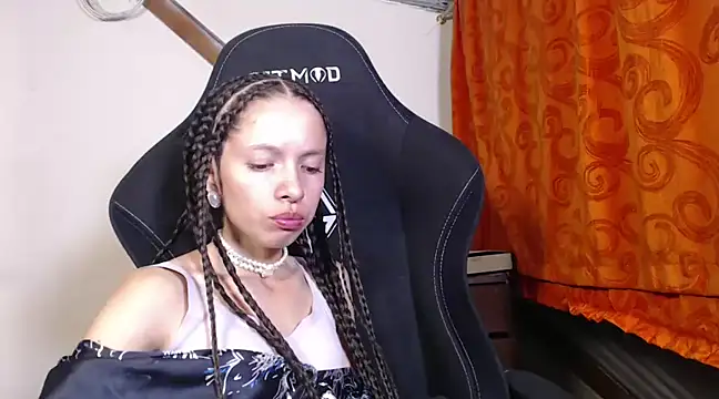 Snapshot of sweetdam12 chatting on January 10, 11:18 pm sweetdam12 online show from January 10, 11:18 pm