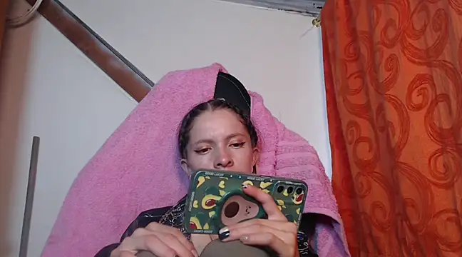 Snapshot of sweetdam12 chatting on January 28, 8:15 pm sweetdam12 online show from January 28, 8:15 pm