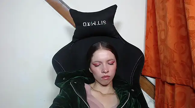 Snapshot of sweetdam12 chatting on February 5, 11:28 pm sweetdam12 online show from February 5, 11:28 pm