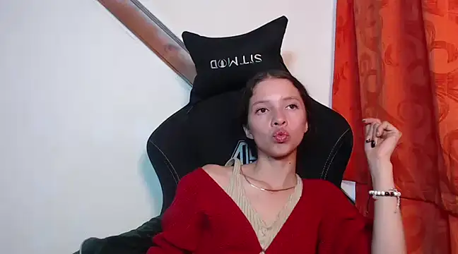 Snapshot of sweetdam12 chatting on February 6, 8:02 pm sweetdam12 online show from February 6, 8:02 pm