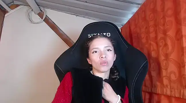Snapshot of sweetdam12 chatting on February 14, 8:05 pm sweetdam12 online show from February 14, 8:05 pm