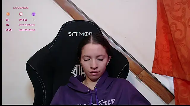 Snapshot of sweetdam12 chatting on March 12, 6:33 pm sweetdam12 online show from March 12, 6:33 pm