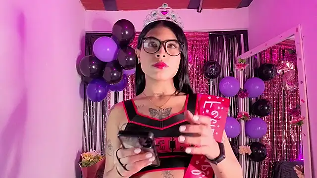 Snapshot of Dolcee_zoe chatting on December 2, 9:21 pm Dolcee zoe online show from December 2, 9:21 pm