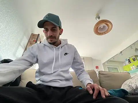 Rebeu313 online show from February 13, 2:52 pm