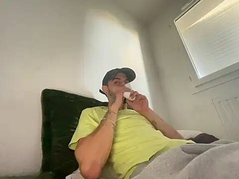 Rebeu313 online show from January 15, 11:15 am