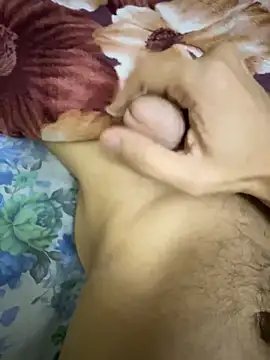 Snapshot of hamed-697 chatting on January 11, 12:01 am hamed-697 online show from January 11, 12:01 am