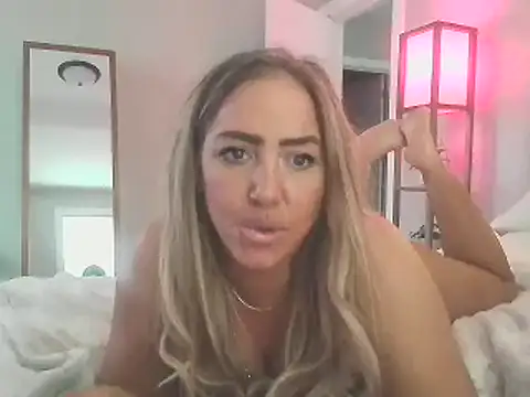 Snapshot of sunshinekisses chatting on March 19, 5:17 pm sunshinekisses online show from March 19, 5:17 pm