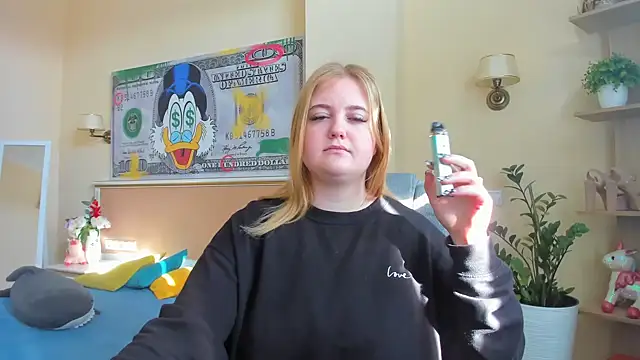 Snapshot of Doliss chatting on March 5, 7:05 am Doliss online show from March 5, 7:05 am