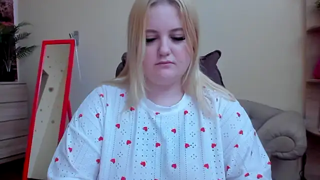 Snapshot of Doliss chatting on November 19, 7:19 am Doliss online show from November 19, 7:19 am