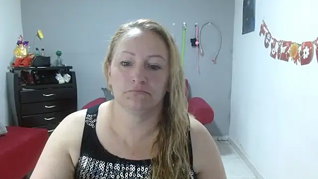 Snapshot of emperabigbootybigass chatting on March 3, 6:33 pm emperabigbootybigass online show from March 3, 6:33 pm