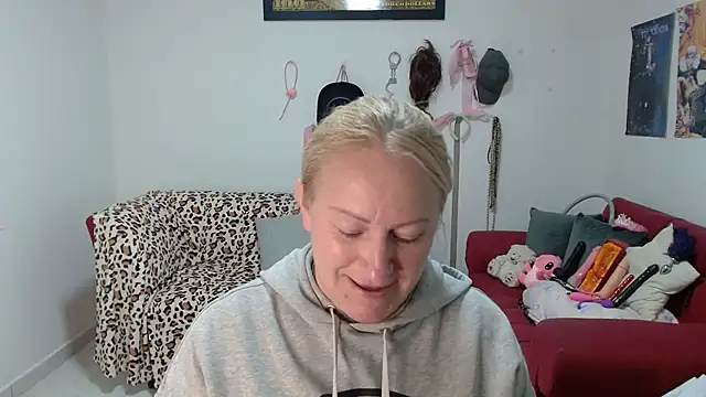 emperabigbootybigass online show from April 14, 12:33 pm