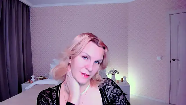 Louisa Bay online show from December 19, 7:40 am