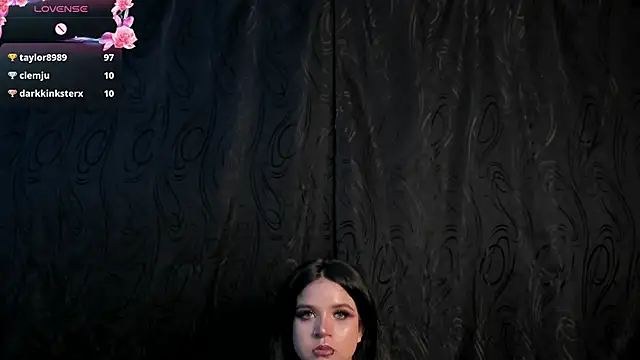 Snapshot of Kylie-fox chatting on February 15, 2:04 am Kylie-fox online show from February 15, 2:04 am