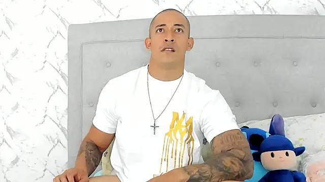 luigiferrara online show from February 5, 9:07 pm