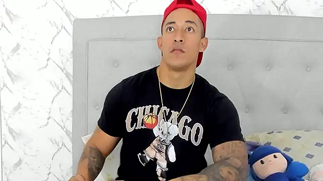 luigiferrara online show from February 16, 1:47 am