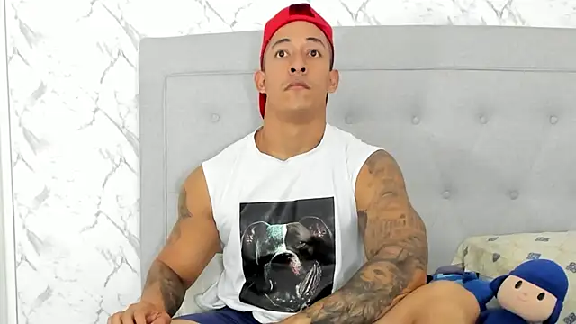 luigiferrara online show from February 17, 3:25 am