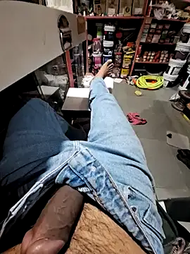 Snapshot of dickerdaddy25 chatting on March 18, 3:31 pm dickerdaddy25 online show from March 18, 3:31 pm