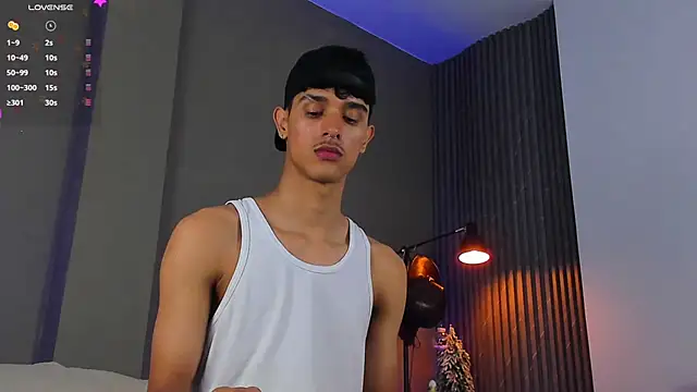 Snapshot of Busterspinter chatting on December 8, 8:09 am Busterspinter online show from December 8, 8:09 am