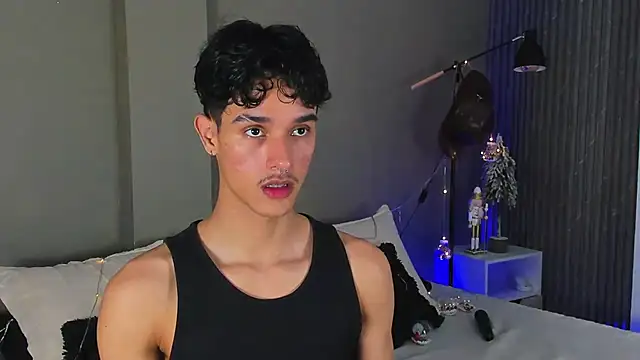 Snapshot of Busterspinter chatting on December 9, 7:50 am Busterspinter online show from December 9, 7:50 am