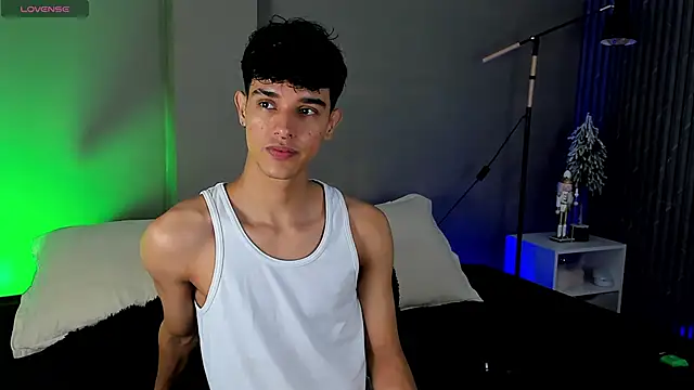 Snapshot of Busterspinter chatting on December 20, 12:05 pm Busterspinter online show from December 20, 12:05 pm