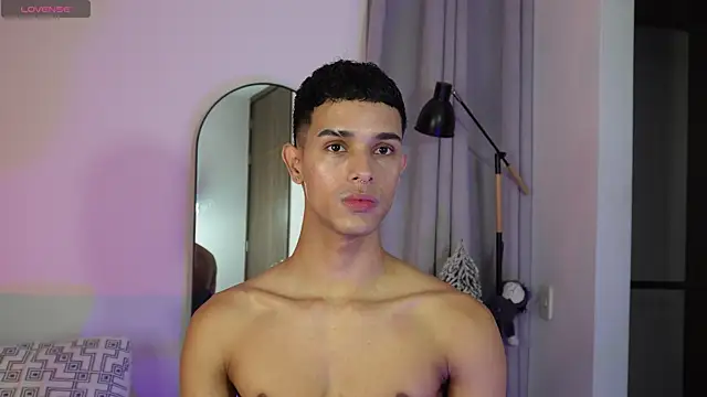 Snapshot of Busterspinter chatting on December 13, 10:26 pm Busterspinter online show from December 13, 10:26 pm