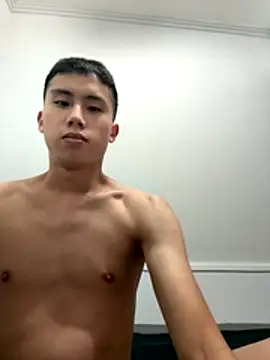 Snapshot of Benson18y chatting on October 25, 10:26 pm Benson18y online show from October 25, 10:26 pm