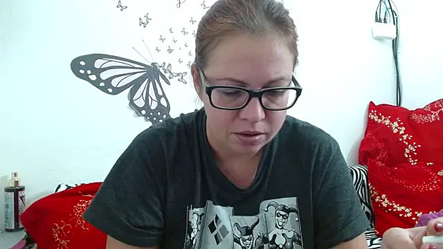 Snapshot of LadyHellene chatting on November 15, 6:55 am LadyHellene online show from November 15, 6:55 am