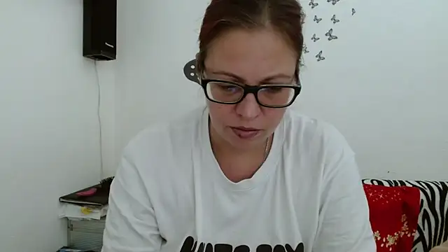 Snapshot of LadyHellene chatting on December 3, 8:34 am LadyHellene online show from December 3, 8:34 am