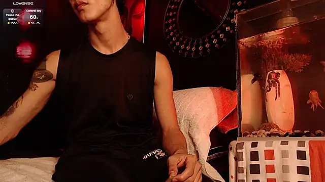 Snapshot of Godly_huan chatting on November 1, 2:46 am Godly huan online show from November 1, 2:46 am