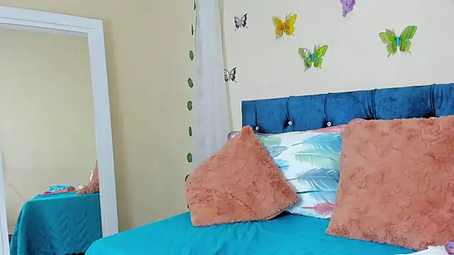 cristalwalker   online show from February 8, 3:31 pm