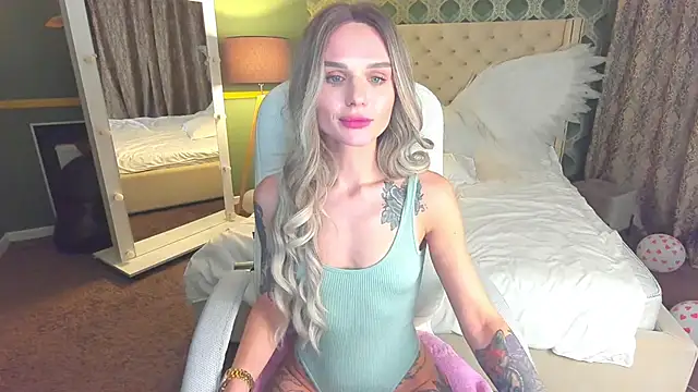 KiraGrayy online show from March 8, 4:50 pm