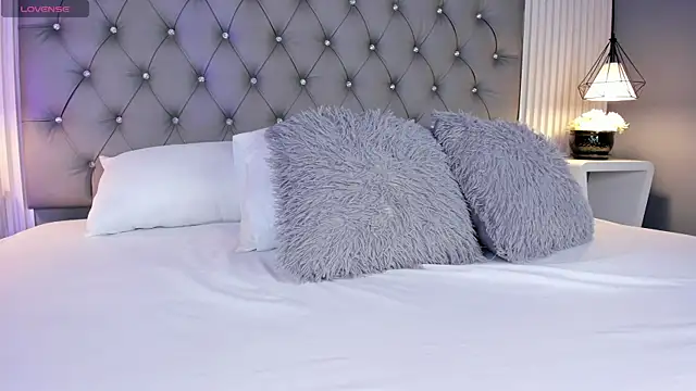 VioletthaRous online show from March 18, 10:35 pm