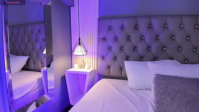 VioletthaRous online show from April 2, 6:05 pm