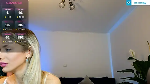 Snapshot of janecandyy_ chatting on February 10, 5:09 pm janecandyy online show from February 10, 5:09 pm