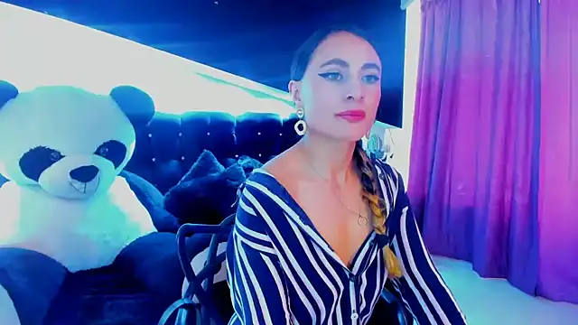 Coral Gibson online show from February 8, 4:25 pm