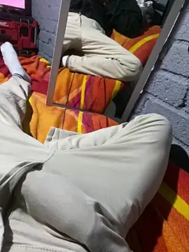 Snapshot of emiur chatting on December 11, 1:37 am emiur online show from December 11, 1:37 am