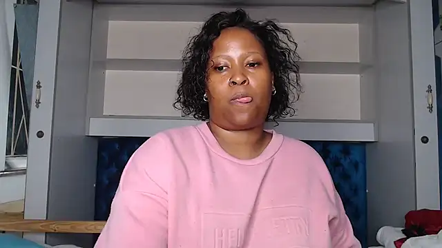 Snapshot of Zeeyonce696 chatting on January 15, 6:08 pm Zeeyonce696 online show from January 15, 6:08 pm