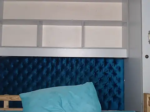 Snapshot of Zeeyonce696 chatting on January 19, 12:28 am Zeeyonce696 online show from January 19, 12:28 am