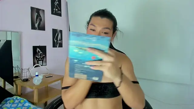 miavalentinaaa online show from December 12, 1:43 am