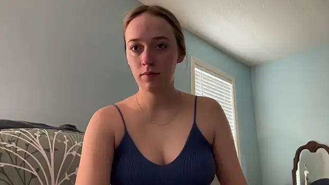 Snapshot of Maxinebabyyy chatting on December 2, 3:18 pm Maxinebabyyy online show from December 2, 3:18 pm