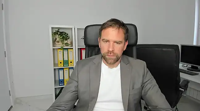 Snapshot of John-E-Dough chatting on December 7, 8:44 am John-E-Dough online show from December 7, 8:44 am