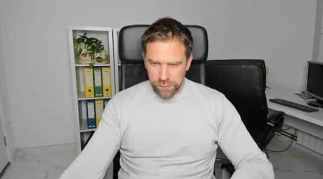 Snapshot of John-E-Dough chatting on December 9, 4:45 am John-E-Dough online show from December 9, 4:45 am