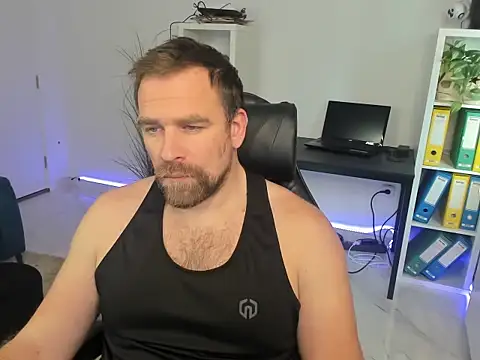 John-E-Dough online show from December 4, 8:23 am