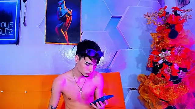 little alex01 online show from December 5, 3:06 pm