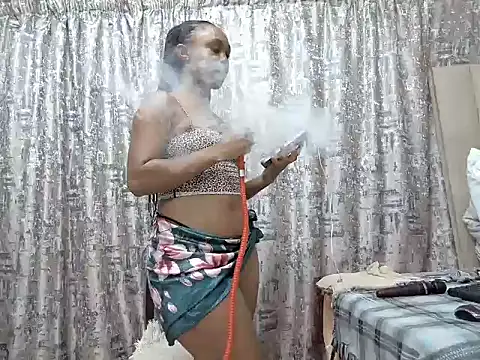 Snapshot of Pearl_00 chatting on January 17, 6:12 pm Pearl 00 online show from January 17, 6:12 pm