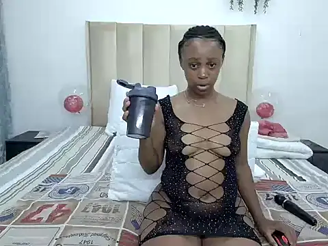 Snapshot of Pearl_00 chatting on February 12, 5:05 am Pearl 00 online show from February 12, 5:05 am