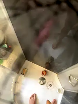 Snapshot of lescro95_ chatting on October 8, 12:58 pm lescro95  online show from October 8, 12:58 pm